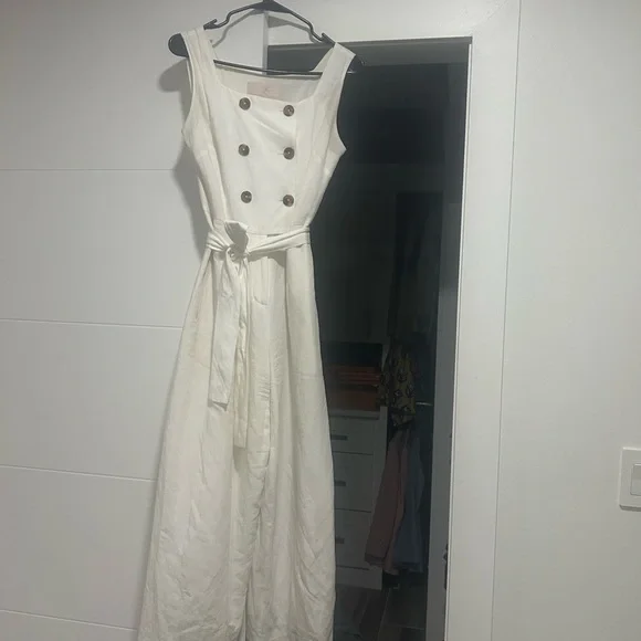 Gal Meets Glam White Linen Jumpsuit with Wide-Leg Fit - Picture 7 of 11